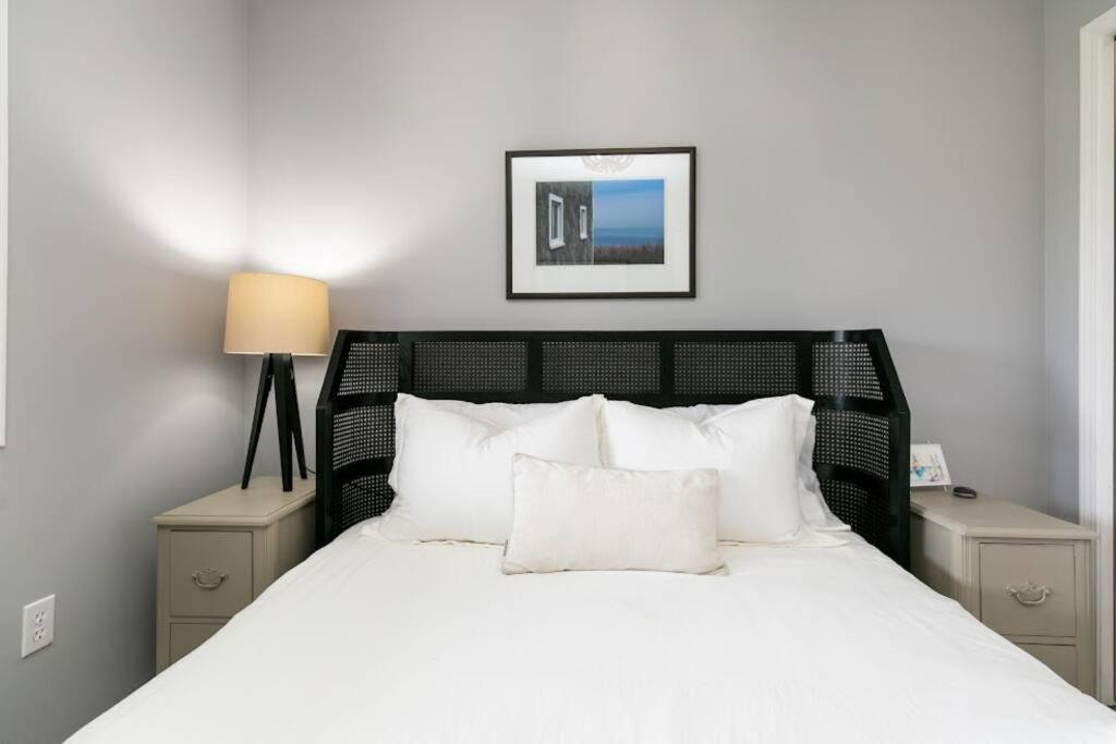 ויקטוריה Lovely 2 Bedroom Suite Steps From The Beach מראה חיצוני תמונה