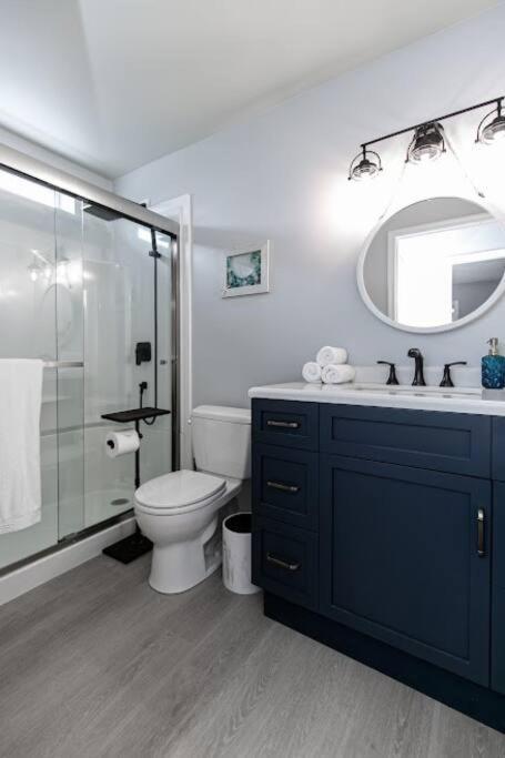 ויקטוריה Lovely 2 Bedroom Suite Steps From The Beach מראה חיצוני תמונה