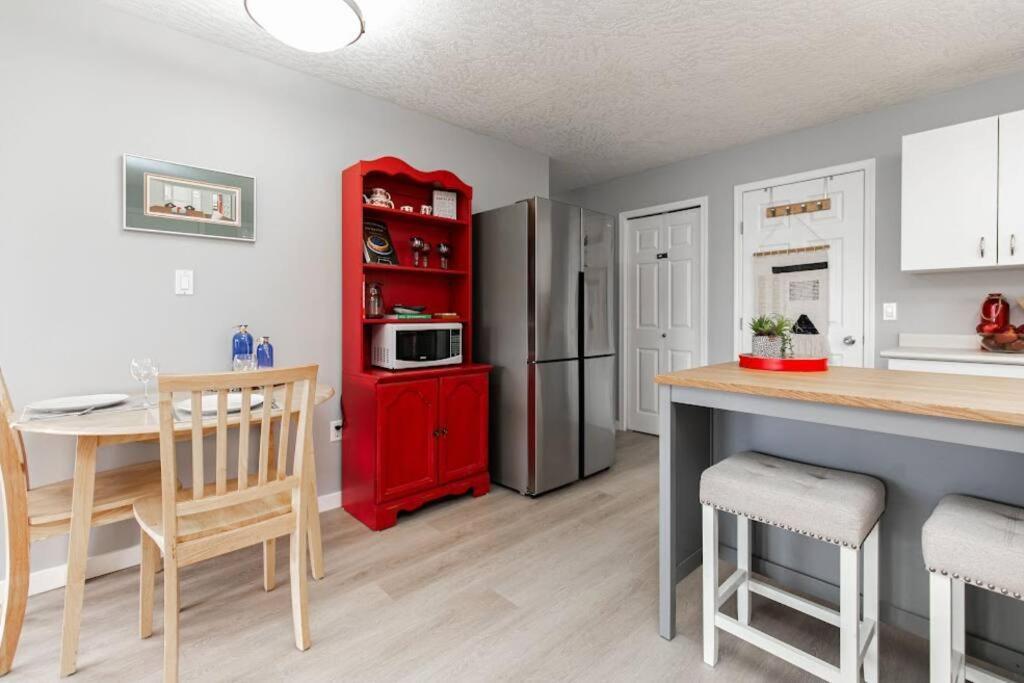 ויקטוריה Lovely 2 Bedroom Suite Steps From The Beach מראה חיצוני תמונה