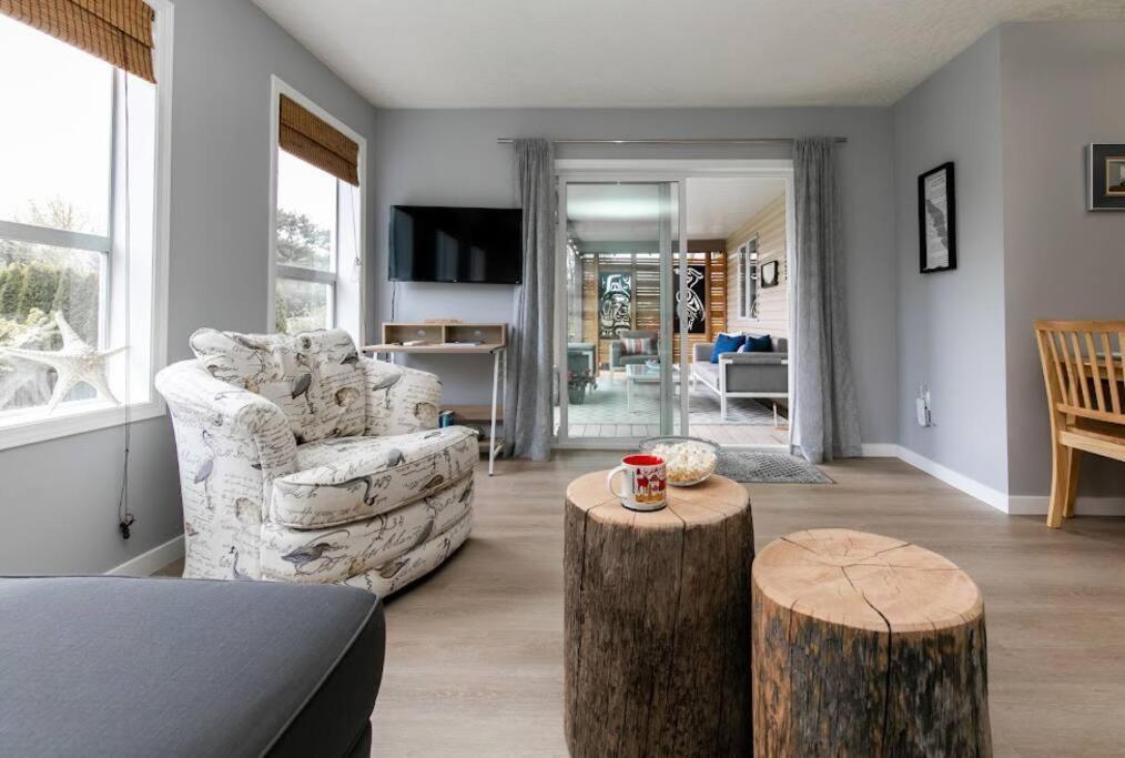 ויקטוריה Lovely 2 Bedroom Suite Steps From The Beach מראה חיצוני תמונה